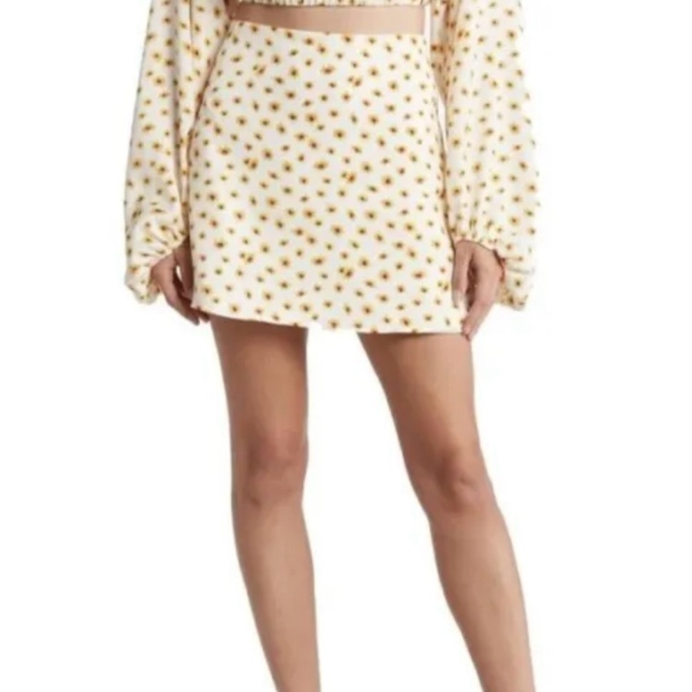NEW💛WE WORE WHAT Poplin Mini Slip Skirt Daisy 🌼 Print Size XS. Label #A8